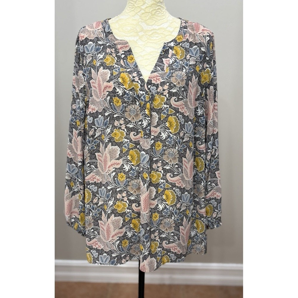Tahari Woman 2X Floral Paisley V-Neck Blouse Grey Yellow Long Sleeve High-Low
